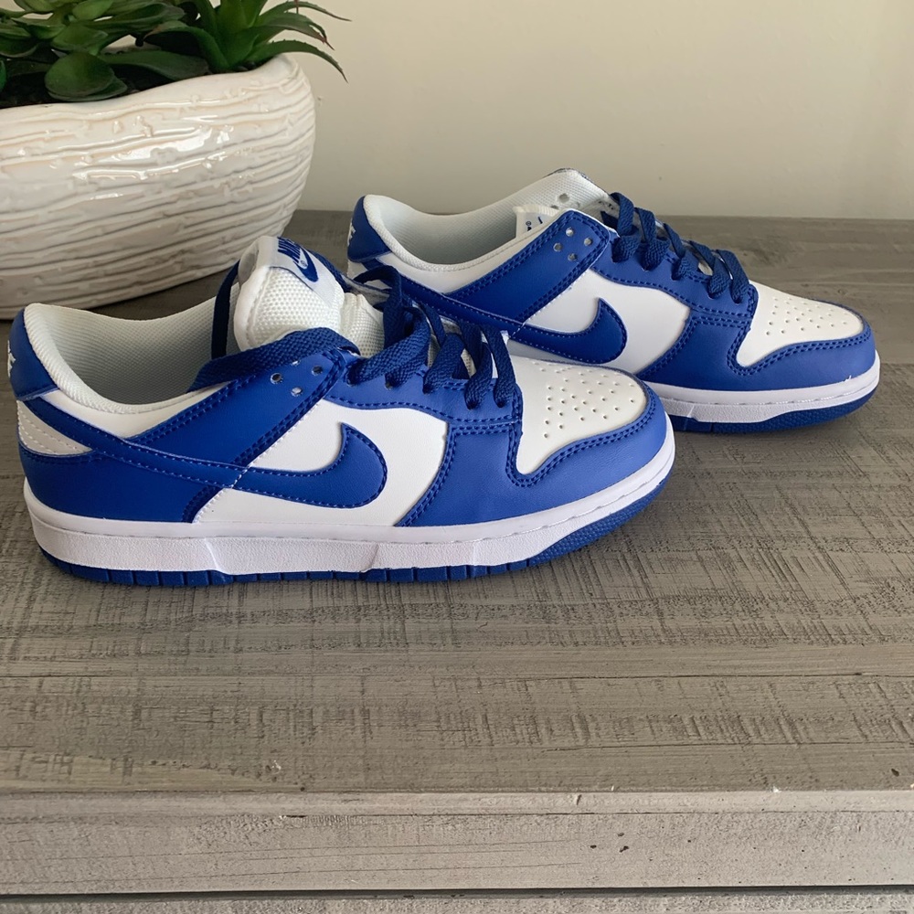 Nikes men size 8